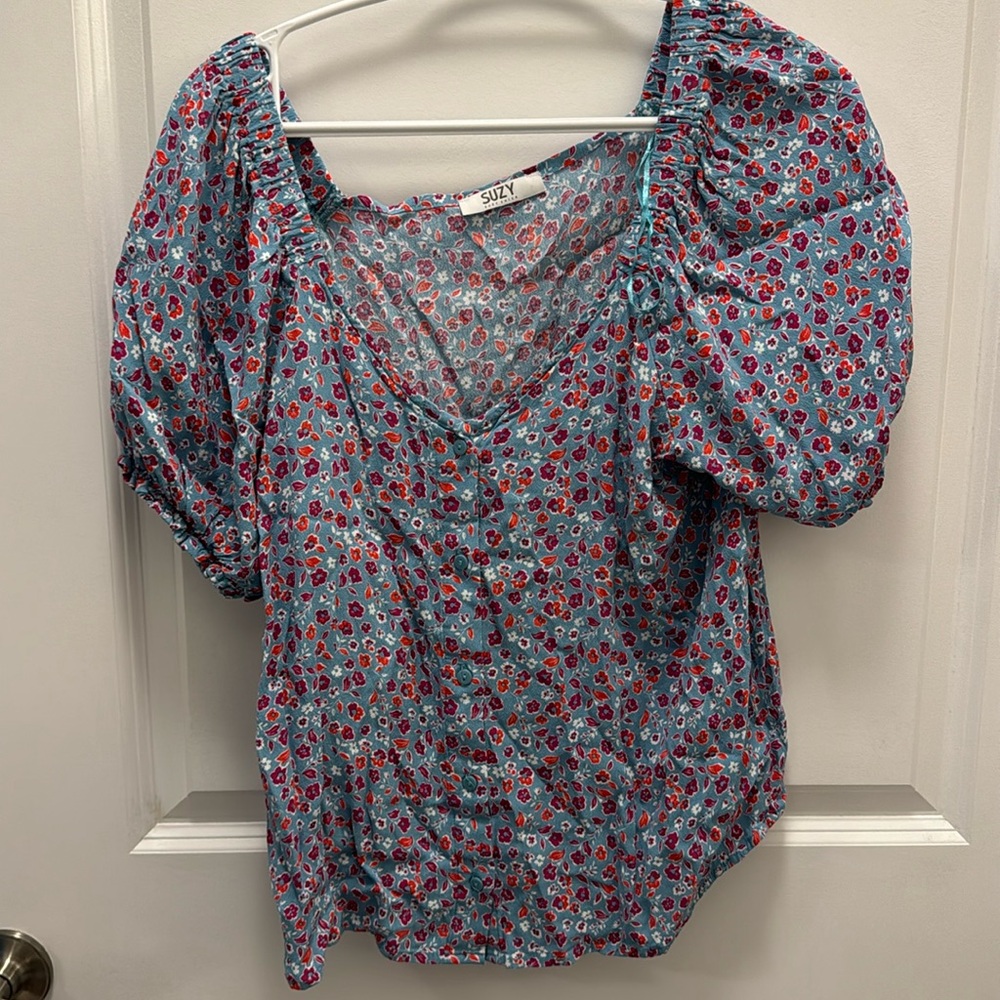 Suzy Shier Puff Sleeve Button Up Floral Blouse